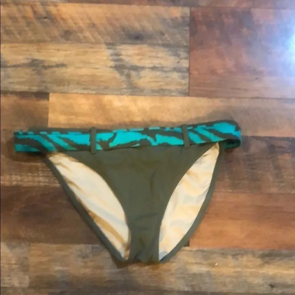 Victoria’s Secret swim bottoms XL (3019)